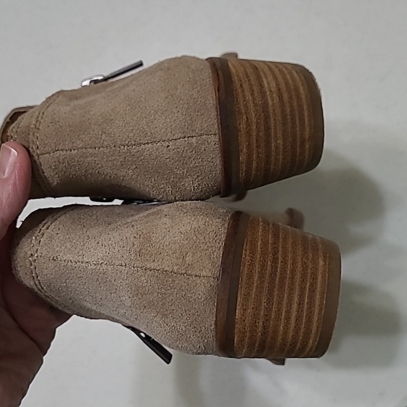 Lucky Brand women's textured suede ankle boots size 8.5 - Picture 5 of 9